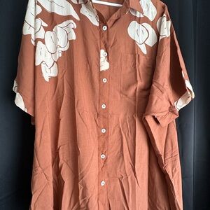 ❌❌ SOLD ❌❌ (on a different app) Waiwaolani Charlie Top - L